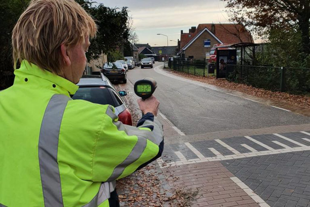 Veilig over straat in Drimmelen